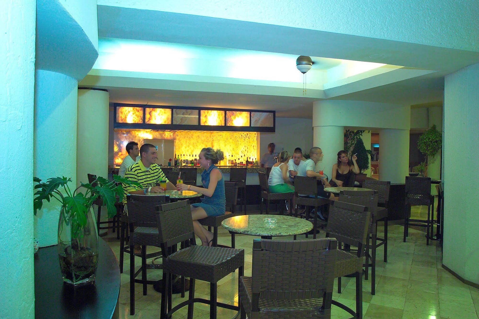 Aquamarina Beach Hotel Cancún Restaurant photo